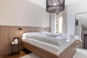 Ένα ή περισσότερα κρεβάτια σε δωμάτιο στο LAM Metropolis - Free Parking - Balcony