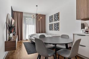 Μια τηλεόραση ή/και κέντρο ψυχαγωγίας στο LAM Metropolis - Free Parking - Balcony