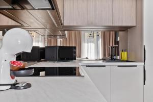 Η κουζίνα ή μικρή κουζίνα στο LAM Metropolis - Free Parking - Balcony +12 φωτογραφίες