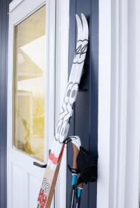 a pair of skis hanging next to a door at Maple Grove Lodging in Finland