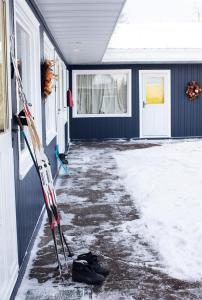 a pair of skis are leaning against a building at Maple Grove Lodging in Finland