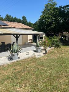 Zahrada ubytování Maison avec piscine