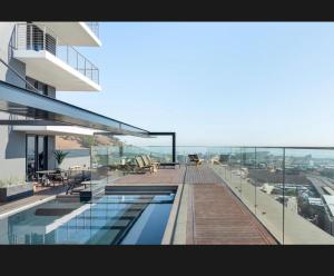 Πισίνα στο ή κοντά στο Cali Luxury Apartments 16 on Bree - Amber on Bree