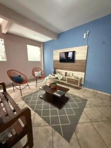 a living room with a couch and a table and chairs at Hotel Thermas da Mantiqueira - Poços de Caldas - De frente para a Praça Central in Poços de Caldas