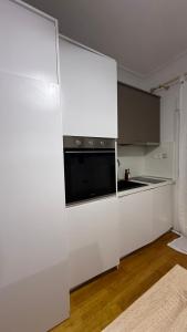 Køkken eller tekøkken på Neoclassical apartment in kadmia + 7 billeder