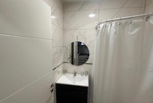a white bathroom with a sink and a mirror at México 1510 - Neuquén Centro in Neuquén +3 photos