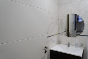 a white bathroom with a sink and a mirror at México 1510 - Neuquén Centro in Neuquén