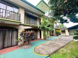 Το κτήριο όπου στεγάζεται  το διαμέρισμα +15 φωτογραφίες