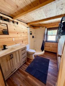 Bilik mandi di Pilot Peak Cabin