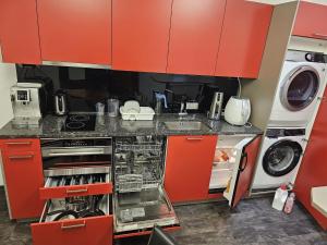 Кухня или мини-кухня в Privat Zimmer, Altstadt Chur, Neptun
