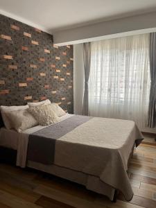 Ένα ή περισσότερα κρεβάτια σε δωμάτιο στο Exelente Aparta-Estudio