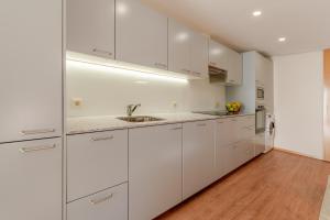 Dapur atau dapur kecil di Foz Seaview Houses by Host Wise