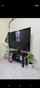 TV a/nebo společenská místnost v ubytování K Story House LOVE HAPPY