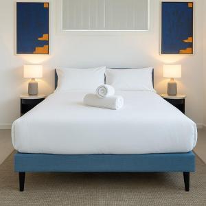 En eller flere senge i et værelse på Beachside 2-Bed Flat in Brighton + 13 billeder