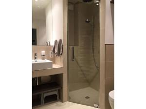 Bilik mandi di Captain's House No 6 +14 gambar