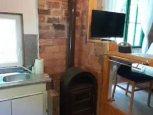 Nhà bếp/bếp nhỏ tại Holiday Home Green Side Cottage - Two Bedroom Holiday Home +15 ảnh