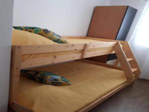 Giường trong phòng chung tại Holiday Home Vilson - Apartment