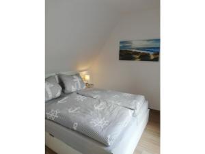 a bedroom with a bed with white sheets at Holiday apartment in Norden with Wi-Fi in Ekel
