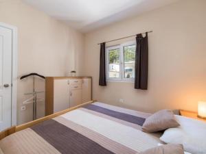 Katil atau katil-katil dalam bilik di Apartments Nmn - One Bedroom apartment 1