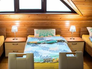 Postel nebo postele na pokoji v ubytování Relaxing Retreat with Hot Tub in Sevnica - Three Bedroom Apartment + 40 fotografií