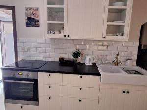 Η κουζίνα ή μικρή κουζίνα στο La Casa Nostra Apartments - Comfort 1 Bedroom Apt