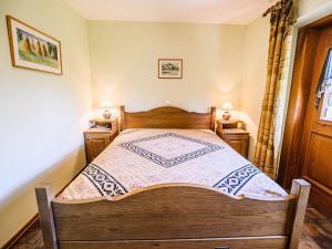 Postel nebo postele na pokoji v ubytování Hidden Authentic Haven Apartments - One Bedroom Apartment with Terrace