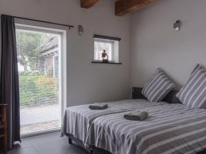 Ένα ή περισσότερα κρεβάτια σε δωμάτιο στο Fantastic farmhouse for 22 in Callantsoog