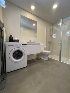 Koupelna v ubytování Valhalla Madeira Apartements + 199 fotografií