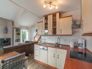 Kuchyň nebo kuchyňský kout v ubytování Lovely holiday home in Julianadorp + 13 fotografií