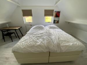 Ένα ή περισσότερα κρεβάτια σε δωμάτιο στο Ouddorp aan Zee