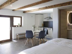 Kuchyň nebo kuchyňský kout v ubytování Mountain Vibrant and Timeless Apartment with Sauna - Studio Apartment with Terrace