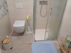 Koupelna v ubytování Mountain Vibrant and Timeless Apartment with Sauna - Studio Apartment with Terrace + 24 fotografií