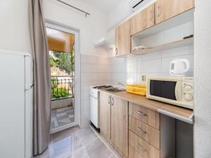 a kitchen with a sink and a microwave at Two Bedroom Apartment With Balcony A2 in Brist