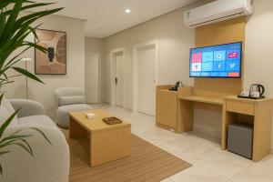 a dental office with a waiting room at أجنحة هدوء وصول ذاتي in Medina