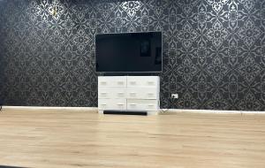 Μια τηλεόραση ή/και κέντρο ψυχαγωγίας στο Spacious House in Redbank Plains