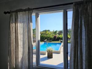 Πισίνα στο ή κοντά στο Yadua Bay Holiday Homes