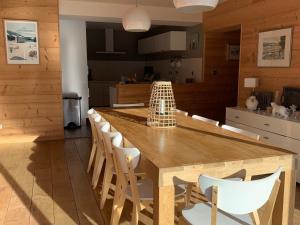 a kitchen with a wooden table and chairs at Appartement spacieux à Pra-Loup, terrasse sud, 10 pers - FR-1-165A-202 in Pra-Loup