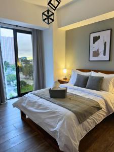 a bedroom with a large bed with a laptop on it at Luxury One-Bedroom City Views, Pool & AC in Estación Pamplona +28 photos