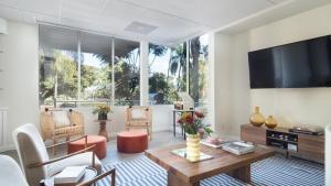 a living room with a television and a table at Balboa Buyout by AvantStay - Condo w Views in DT San Diego in San Diego