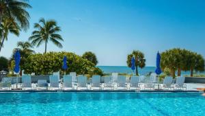 Πισίνα στο ή κοντά στο Beachfront 2BDR Condo Pool Hot Tub w Ocean Views Papaya Place by AvantStay