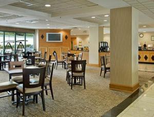 Wingate by Wyndham Macon I-75餐厅或其他用餐的地方