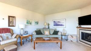 a living room with a couch and a fireplace at Mutiny Bay Condo by AvantStay Walk to the Beach in Freeland