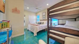 a bedroom with two bunk beds in a room at Stella Maris by AvantStay Rooftop View Pool in Port Aransas +51 photos
