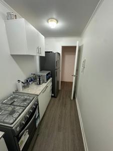 O bucătărie sau chicinetă la Cómodo departamento en Vallenar 3D 2B y parking