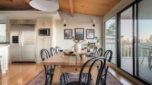 Fotografie z fotogalerie ubytování Vino Blanco by AvantStay Private Wine Country Home w Mtn Views Deck v destinaci Santa Rosa