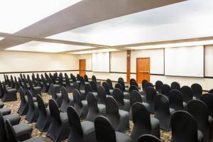 Konferenční prostory v ubytování Fiesta Inn Express San Luis Potosí Oriente + 46 fotografií