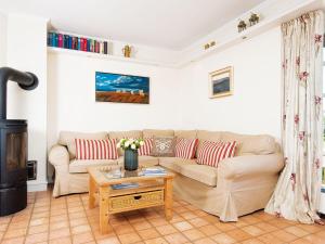 Χώρος καθιστικού στο Rasmus-1