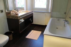 Fotografie z fotogalerie ubytování Wirtshaus & Hotel Goldener Greif v destinaci Edelsfeld