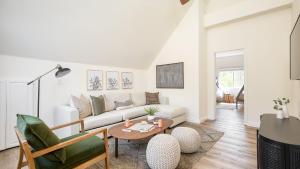 Coin salon dans l'établissement The Riesling Retreat by AvantStay Estate w Pool HotTub Putting Green Pickle Ball Court