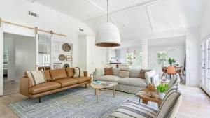 Gallery image of Cast Away by AvantStay Stunning Modern Home Near Beach w Two Kitchens in Isle of Palms